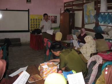 Suasana Mini Workshop Kinerja Guru,Kepala Sekolah dan Lingkungan di Salah Satu Sekolah Binaan
